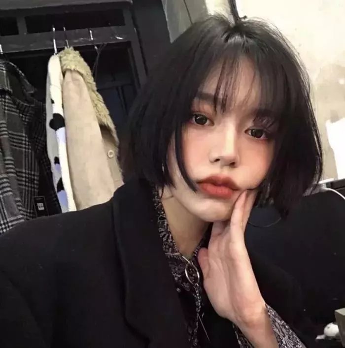 带剑女孩